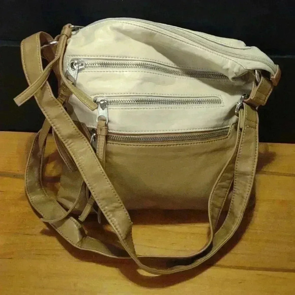 GAL leather two tone cream/tan medium crossbody bag with adjustable strap - Picture 2 of 6